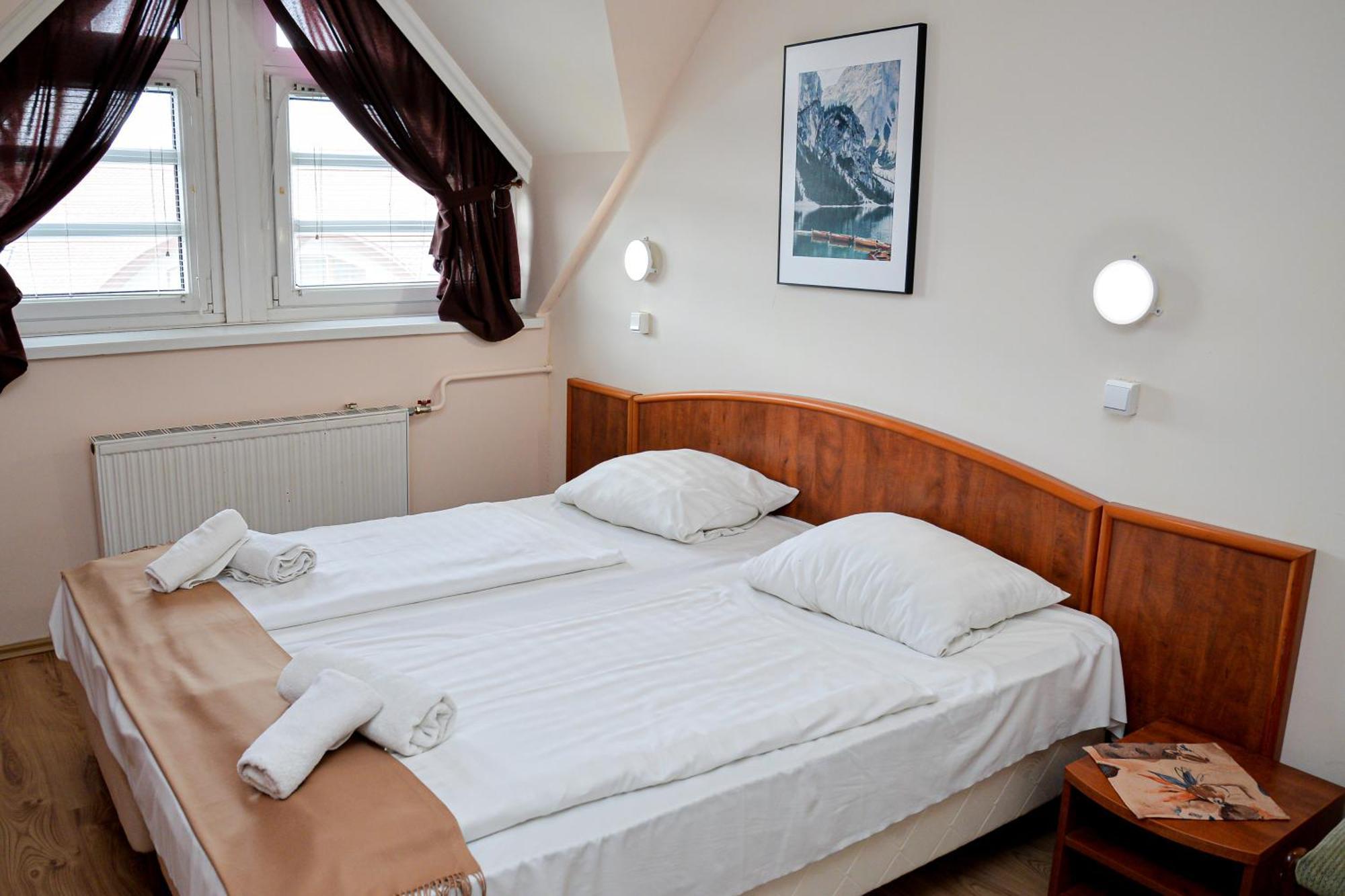 Bed and Breakfast Major Panzio Es Etterem Hajdúszoboszló Exterior foto