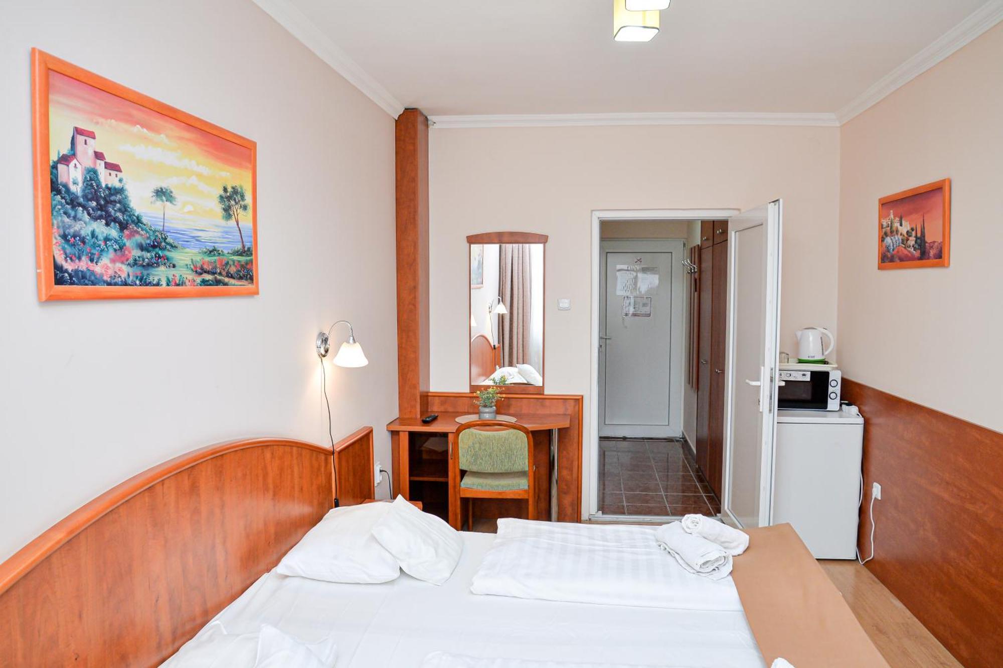 Bed and Breakfast Major Panzio Es Etterem Hajdúszoboszló Exterior foto