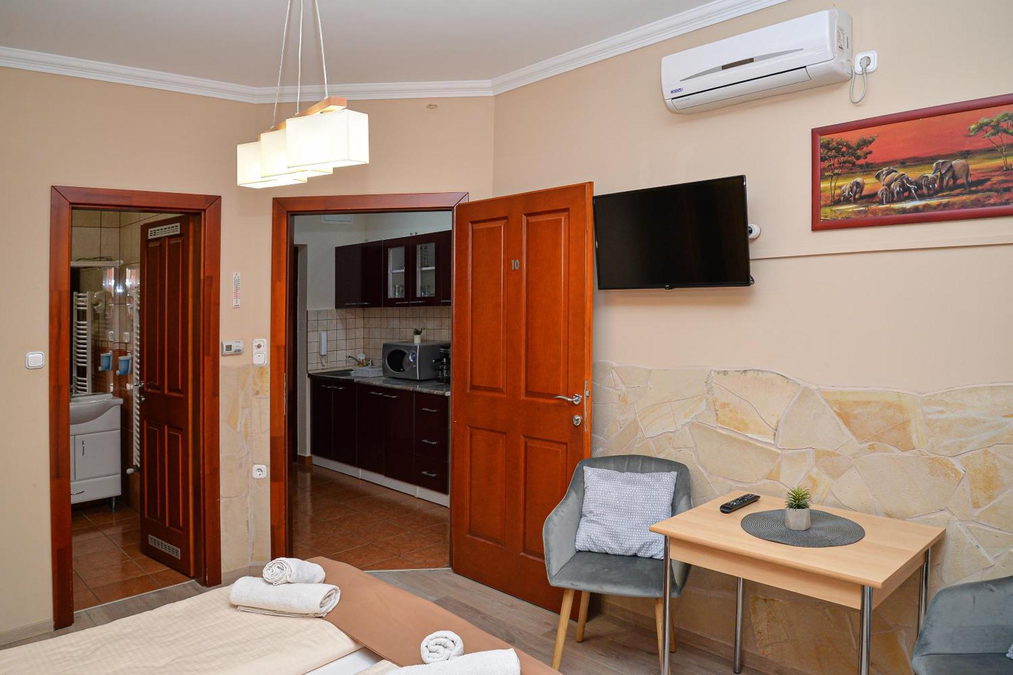 Bed and Breakfast Major Panzio Es Etterem Hajdúszoboszló Exterior foto