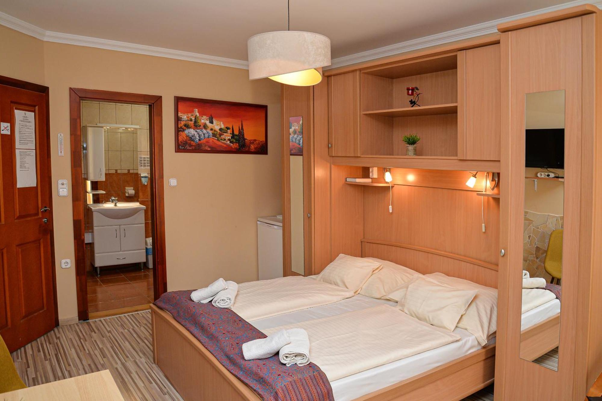 Bed and Breakfast Major Panzio Es Etterem Hajdúszoboszló Exterior foto
