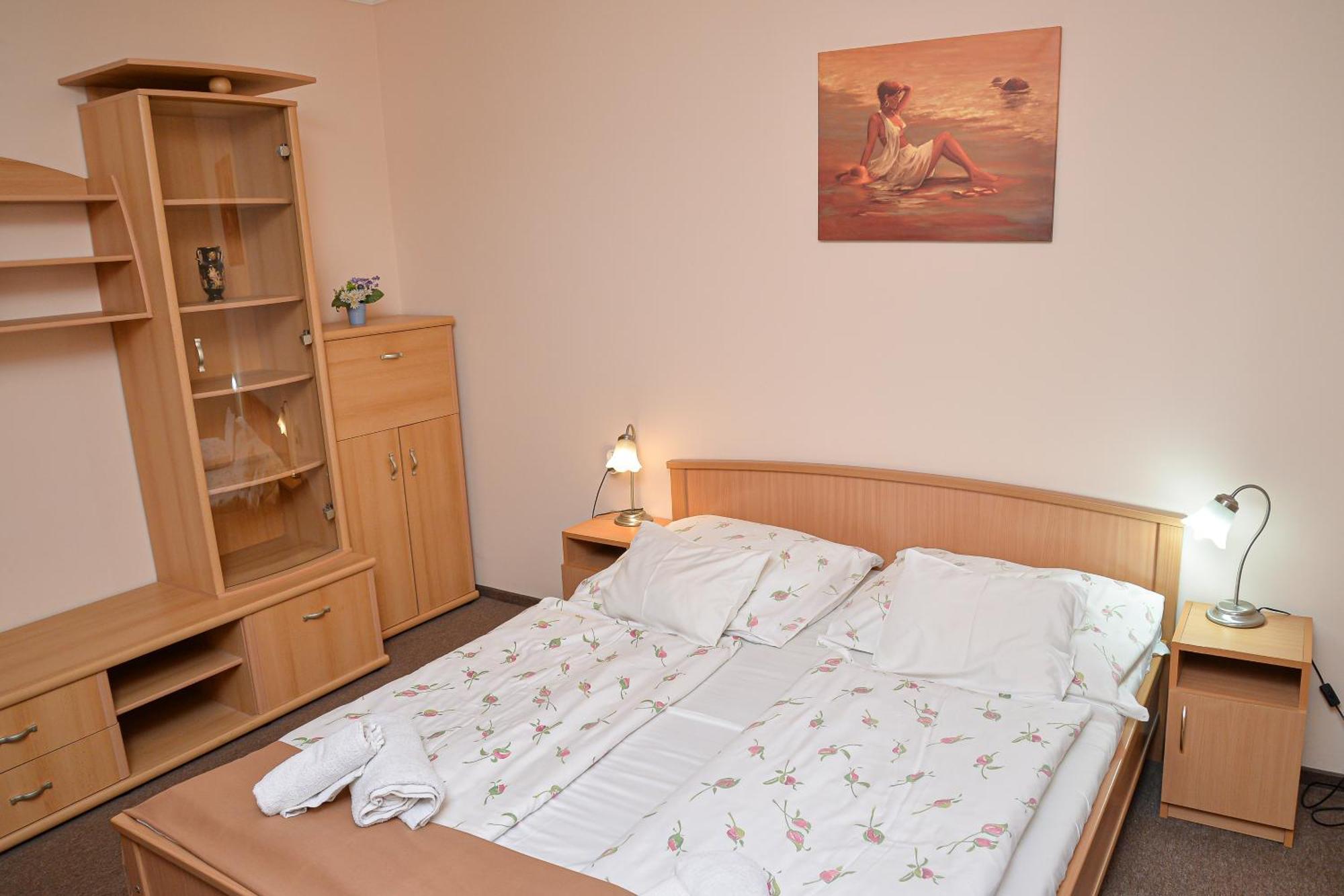Bed and Breakfast Major Panzio Es Etterem Hajdúszoboszló Exterior foto