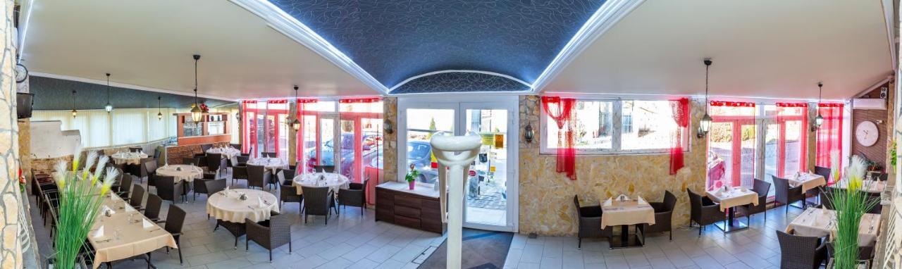 Bed and Breakfast Major Panzio Es Etterem Hajdúszoboszló Exterior foto